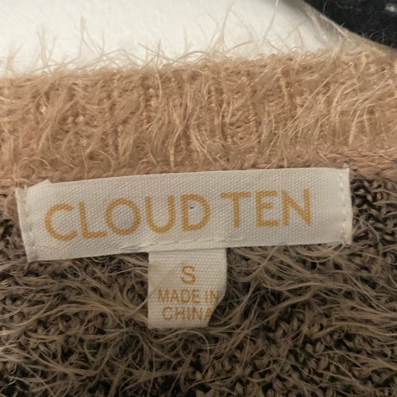 Cropped Cheetah Fuzzy Boutique Sweater - Picture 3 of 4